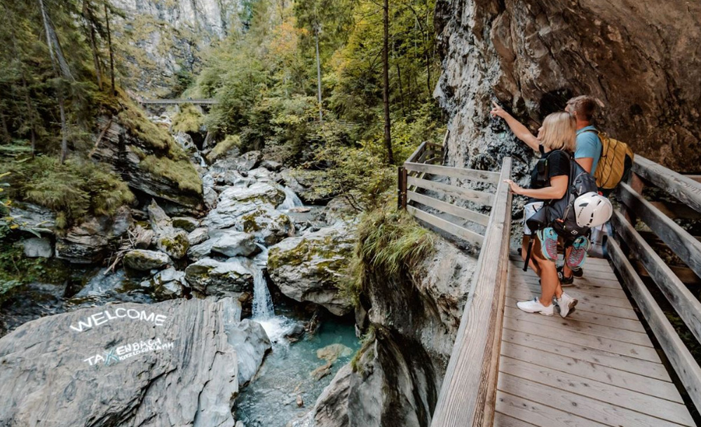 Kitzlochklamm-szurdoktura-ami-a-gazdit-es-a-kutyat-is-lenyugozi