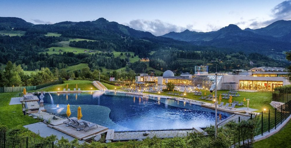 Bad-Gastein-történelmi-fürdőváros-vízeséssel