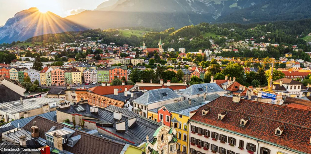 Innsbruck-hangulatos-város-a-hegyek-ölelésében